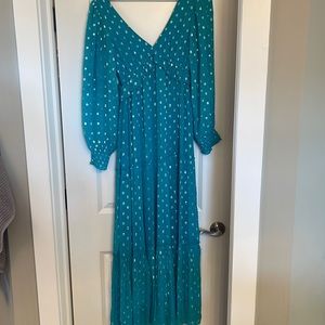 Vici (en creme) maxi dress